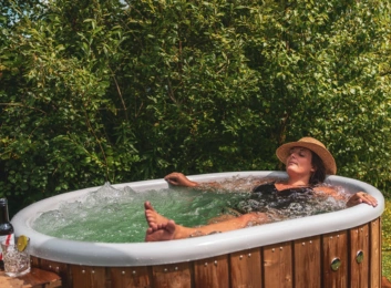 hot tub swimming pool