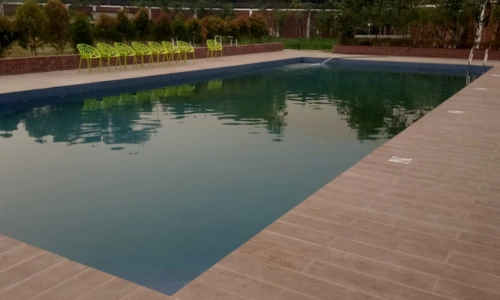 Laila Fashion swimming pool